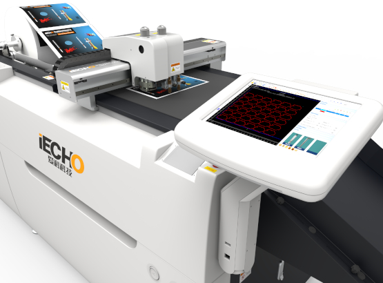 IECHO Schneidplotter mit Display